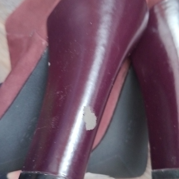 Women's Red and Black Suede Boots Size - 8 & Half - Both Pair - Picture 3 of 5